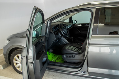 Продажа Volkswagen Touran II 1.6 AMT (110 л.с.) 2016 Серый в Автодом