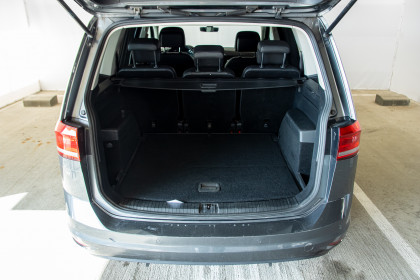 Продажа Volkswagen Touran II 1.6 AMT (110 л.с.) 2016 Серый в Автодом