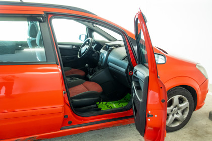 Продажа Opel Zafira B 1.9 MT (120 л.с.) 2006 Красный в Автодом