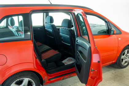 Продажа Opel Zafira B 1.9 MT (120 л.с.) 2006 Красный в Автодом