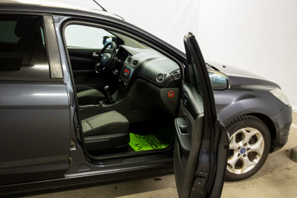Продажа Ford Focus II Рестайлинг 1.6 MT (100 л.с.) 2011 Серый в Автодом