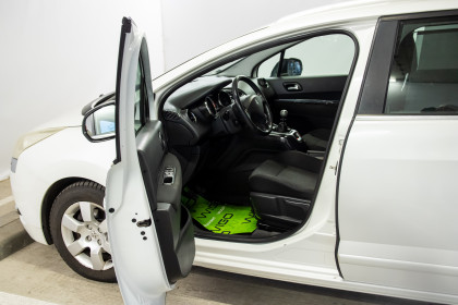 Продажа Peugeot 5008 I 1.6 MT (112 л.с.) 2011 Белый в Автодом