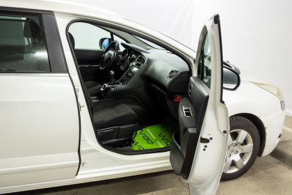 Продажа Peugeot 5008 I 1.6 MT (112 л.с.) 2011 Белый в Автодом