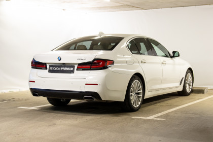 Продажа BMW 5 серии VII (G30/G31) Рестайлинг 530i 2.0 AT (252 л.с.) 2020 Белый в Автодом