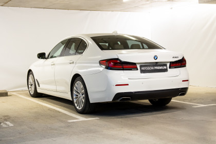 Продажа BMW 5 серии VII (G30/G31) Рестайлинг 530i 2.0 AT (252 л.с.) 2020 Белый в Автодом