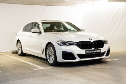 Продажа BMW 5 серии VII (G30/G31) Рестайлинг 530i 2.0 AT (252 л.с.) 2020 Белый в Автодом