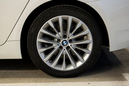 Продажа BMW 5 серии VII (G30/G31) Рестайлинг 530i 2.0 AT (252 л.с.) 2020 Белый в Автодом