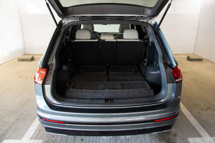 Продажа Volkswagen Tiguan II Allspace 2.0 AT (187 л.с.) 2021 Серый в Автодом