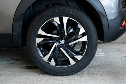 Продажа Peugeot 2008 II 1.5 AT (130 л.с.) 2020 Серебристый в Автодом