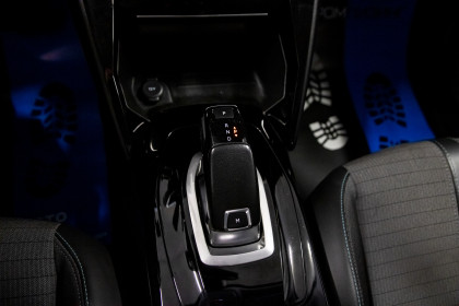 Продажа Peugeot 2008 II 1.5 AT (130 л.с.) 2020 Серебристый в Автодом