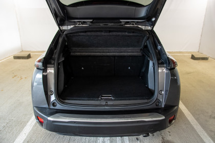 Продажа Peugeot 2008 II 1.5 AT (130 л.с.) 2020 Серебристый в Автодом