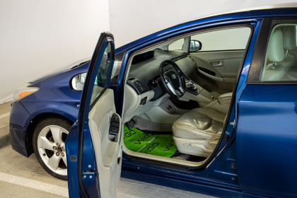 Продажа Toyota Prius III (XW30) Plug-in Hybrid 1.8 AT (99 л.с.) 2010 Синий в Автодом