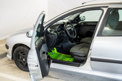 Продажа Peugeot 206 I 1.4 MT (75 л.с.) 2007 Серебристый в Автодом