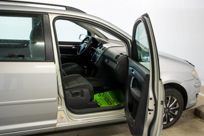 Продажа Volkswagen Touran I Рестайлинг 1.4 MT (140 л.с.) 2008 Серебристый в Автодом