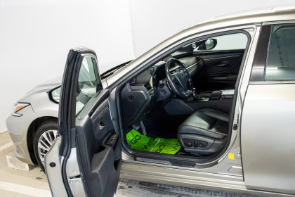 Продажа Lexus ES VII 250 2.5 AT (206 л.с.) 2020 Серый в Автодом