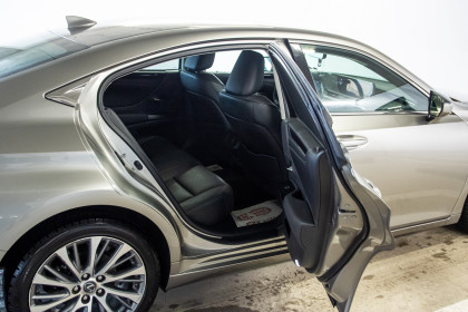 Продажа Lexus ES VII 250 2.5 AT (206 л.с.) 2020 Серый в Автодом