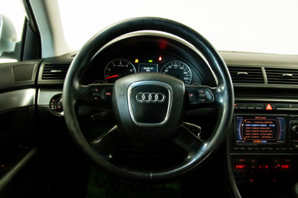 Продажа Audi A4 III (B7) 2.0 MT (130 л.с.) 2006 Серебристый в Автодом