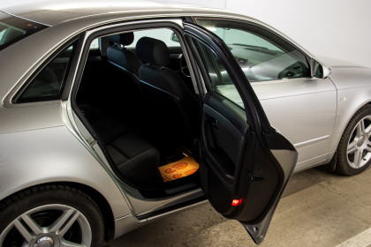 Продажа Audi A4 III (B7) 2.0 MT (130 л.с.) 2006 Серебристый в Автодом