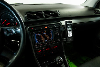 Продажа Audi A4 III (B7) 2.0 MT (130 л.с.) 2006 Серебристый в Автодом