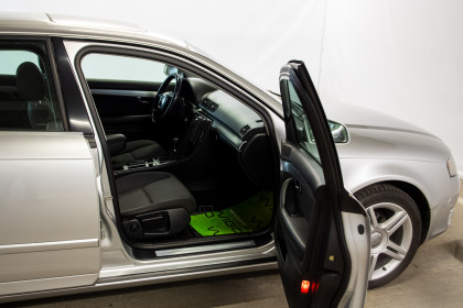 Продажа Audi A4 III (B7) 2.0 MT (130 л.с.) 2006 Серебристый в Автодом
