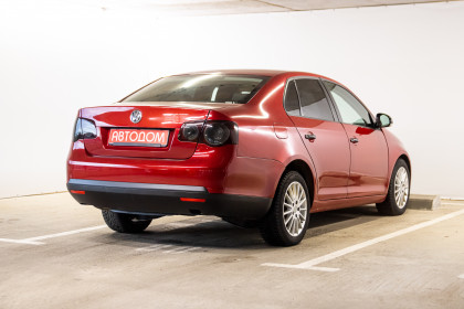Продажа Volkswagen Jetta V 1.9 MT (105 л.с.) 2008 Красный в Автодом