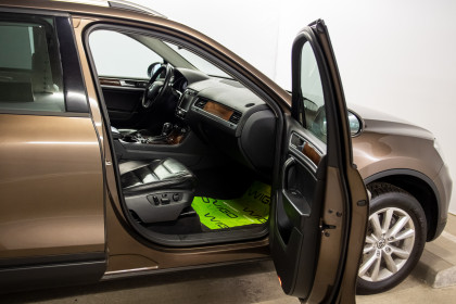 Продажа Volkswagen Touareg II 3.0 AT (240 л.с.) 2011 Коричневый в Автодом