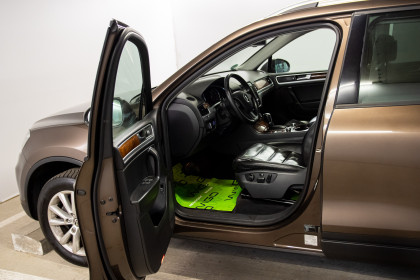 Продажа Volkswagen Touareg II 3.0 AT (240 л.с.) 2011 Коричневый в Автодом