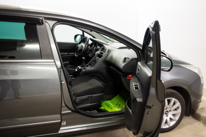 Продажа Peugeot 5008 I 1.6 MT (112 л.с.) 2011 Серый в Автодом