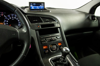 Продажа Peugeot 5008 I 1.6 MT (112 л.с.) 2011 Серый в Автодом