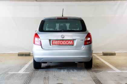Продажа Skoda Fabia II Рестайлинг 1.2 MT (70 л.с.) 2012 Серебристый в Автодом