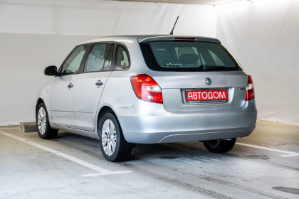 Продажа Skoda Fabia II Рестайлинг 1.2 MT (70 л.с.) 2012 Серебристый в Автодом
