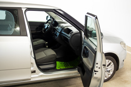 Продажа Skoda Fabia II Рестайлинг 1.2 MT (70 л.с.) 2012 Серебристый в Автодом