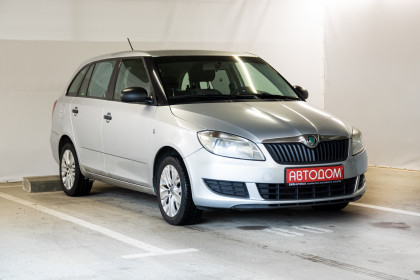 Продажа Skoda Fabia II Рестайлинг 1.2 MT (70 л.с.) 2012 Серебристый в Автодом