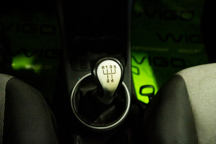 Продажа Skoda Fabia II Рестайлинг 1.2 MT (70 л.с.) 2012 Серебристый в Автодом