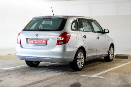 Продажа Skoda Fabia II Рестайлинг 1.2 MT (70 л.с.) 2012 Серебристый в Автодом