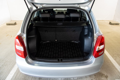 Продажа Skoda Fabia II Рестайлинг 1.2 MT (70 л.с.) 2012 Серебристый в Автодом