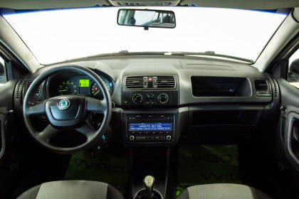 Продажа Skoda Fabia II Рестайлинг 1.2 MT (70 л.с.) 2012 Серебристый в Автодом