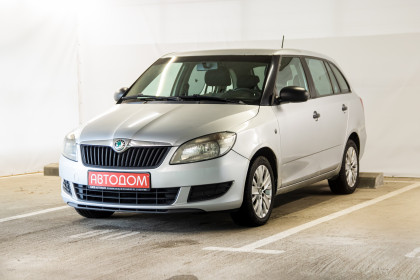 Продажа Skoda Fabia II Рестайлинг 1.2 MT (70 л.с.) 2012 Серебристый в Автодом
