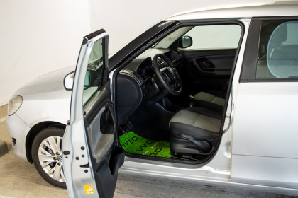 Продажа Skoda Fabia II Рестайлинг 1.2 MT (70 л.с.) 2012 Серебристый в Автодом