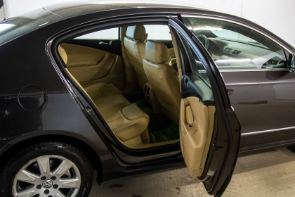 Продажа Volkswagen Passat B6 2.0 AT (200 л.с.) 2005 Черный в Автодом