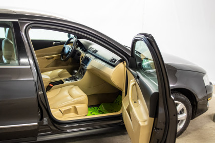 Продажа Volkswagen Passat B6 2.0 AT (200 л.с.) 2005 Черный в Автодом