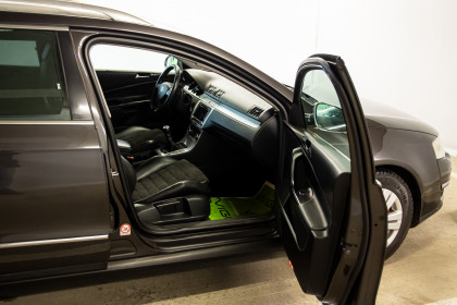 Продажа Volkswagen Passat B6 2.0 MT (163 л.с.) 2006 Черный в Автодом