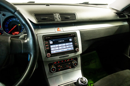 Продажа Volkswagen Passat B6 2.0 MT (163 л.с.) 2006 Черный в Автодом