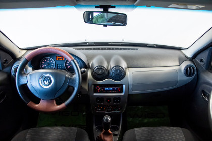 Продажа Renault Sandero I 1.4 MT (75 л.с.) 2013 Черный в Автодом
