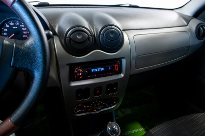 Продажа Renault Sandero I 1.4 MT (75 л.с.) 2013 Черный в Автодом