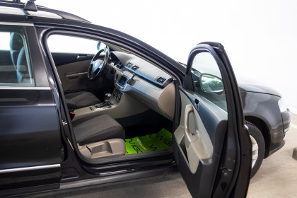 Продажа Volkswagen Passat B6 2.0 AT (163 л.с.) 2006 Черный в Автодом