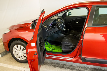 Продажа Renault Megane III Рестайлинг 1.6 MT (106 л.с.) 2013 Красный в Автодом