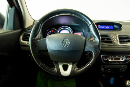 Продажа Renault Megane III Рестайлинг 1.6 MT (106 л.с.) 2013 Красный в Автодом
