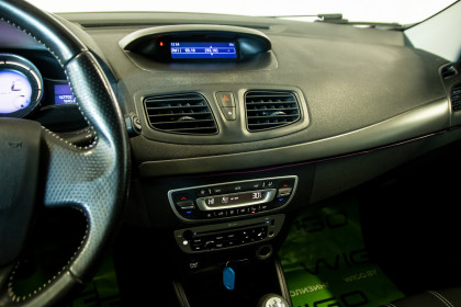 Продажа Renault Megane III Рестайлинг 1.6 MT (106 л.с.) 2013 Красный в Автодом