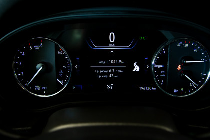 Продажа Opel Insignia II 1.6 AT (136 л.с.) 2019 Черный в Автодом